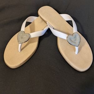 New Aerosoles White Flip Flops sz 6m